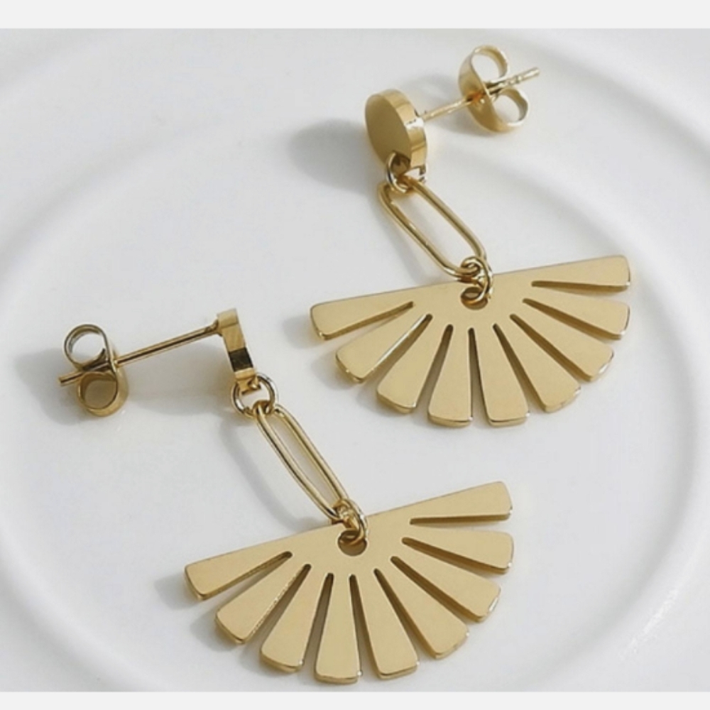 Gold fan earrings